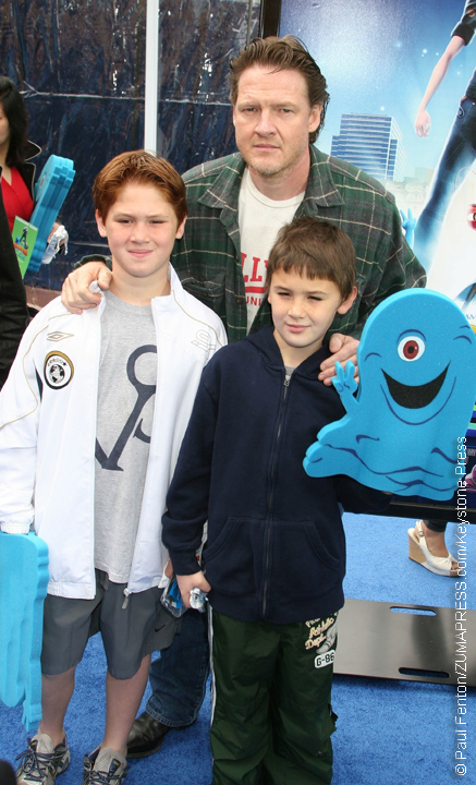 Donal Logue in 2009 with Finn (l) and Arlo (r)